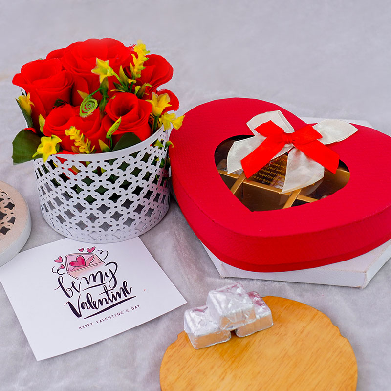 Send Assorted Chocolate with Message Card Roses for Valentines Day ...