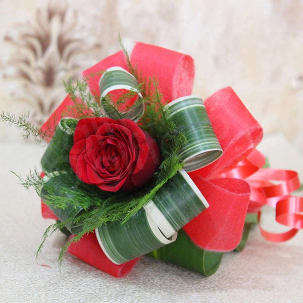 Send Red Rose Flowers with Chocolate Cake Online GAL22108451 Giftalove