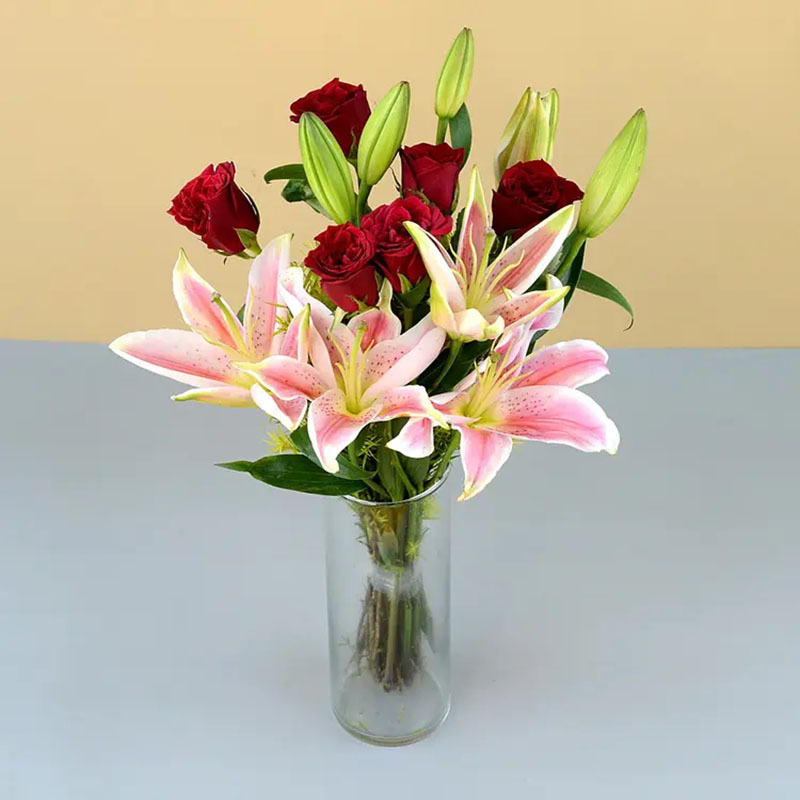 Send Stunning Red Roses N Pink Lilies in Glass Vase Online GLGAL23