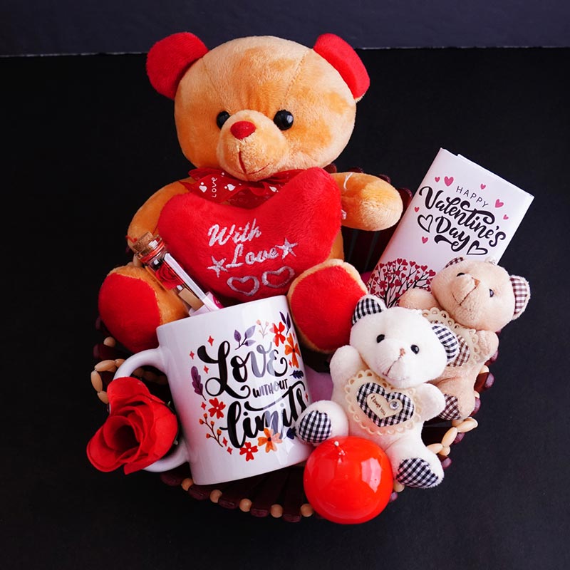 Send Unique Gift Hamper for Valentine Online - VL22-101190 | Giftalove