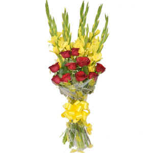 Ravishing Yellow Glads & Red Roses Bunch