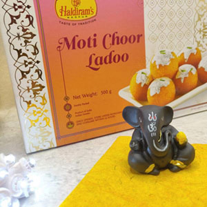 Delicious motichoor laddo with Black Ganpati Idol