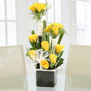 Trendy Yellow Roses in Glass Vase