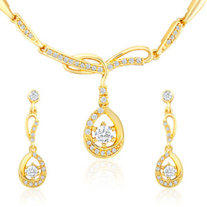 Oviya Luxurious Brilliance Necklace Set