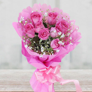 Beautiful Bunch of 8 Pink Roses