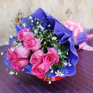 Elegant Bouquet of 8 Pink Roses