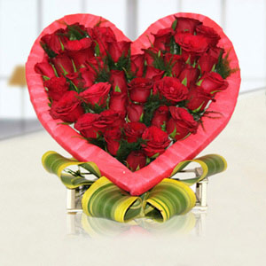 Red Roses in Heart : Valentine Heart Shape Flowers