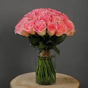Beautiful Peach Roses in Glass Vase Arrangement