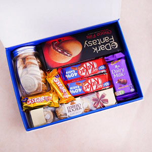 Chocolate and Cookies Signature Box
