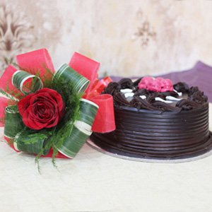 Red Rose Flowers with Chocolate Cake 