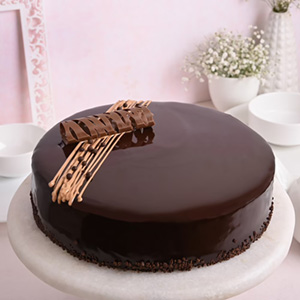 Rich Creamy Chocolate Truffle Cake