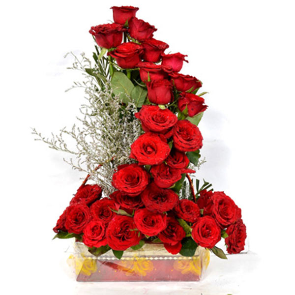 Send Blushing Roses Basket Online