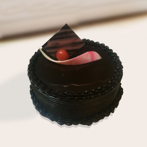 Send Lipsmacking Chocolate Cake Online