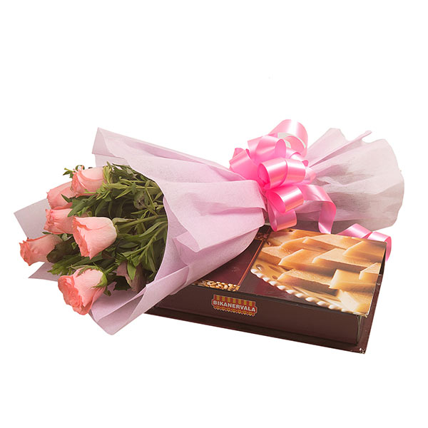 Send Peach Roses with Kaju Barfi (500 gm) Online
