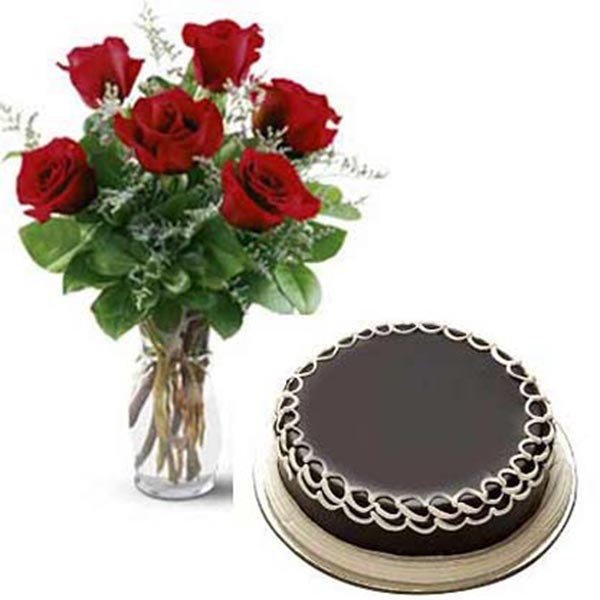 Send Red Rose Vase with Chocolate Cake (500gm) Online