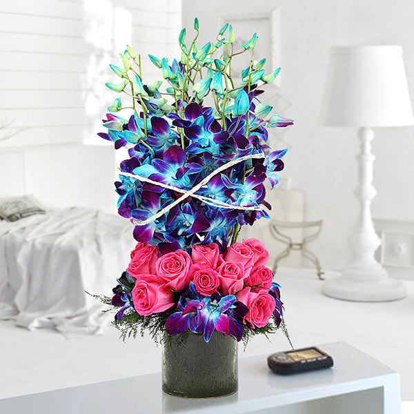 Send Cheerful Orchids & Roses in Glass Vase Online