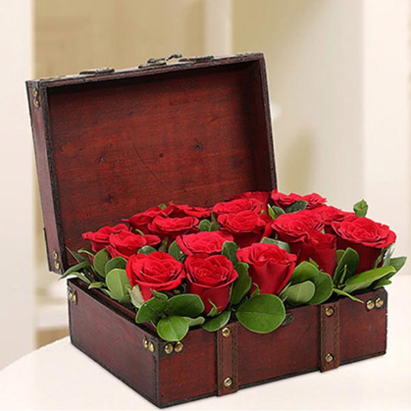 Send Treasured Roses Online