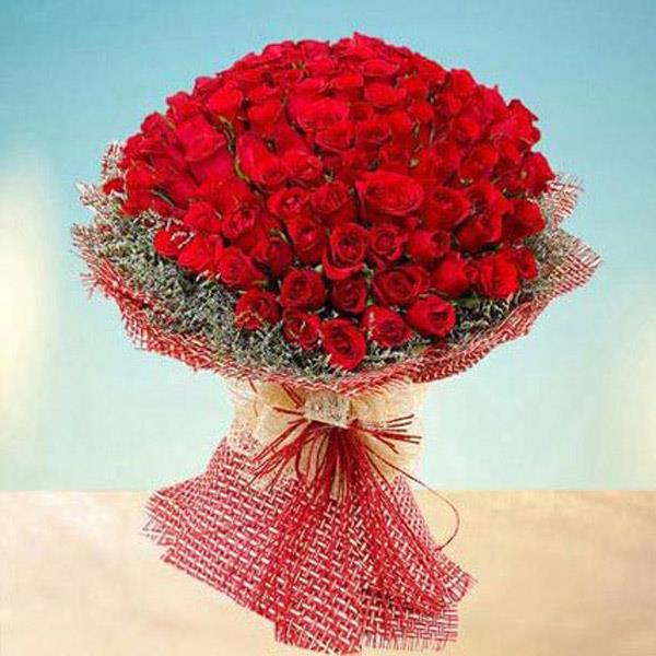 Send 100 Red Roses Bouquet of Love Online