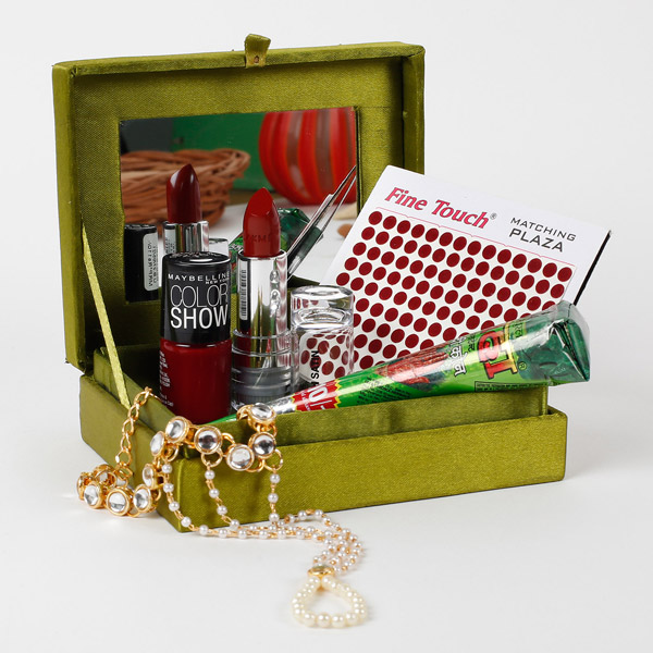 Send Green Wooden Box Cosmetics Gift Combo Online