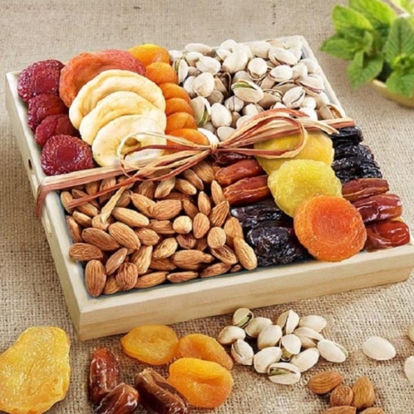 Send Delicious Dried Fruits and Nuts Gift Tray 500 grams Online