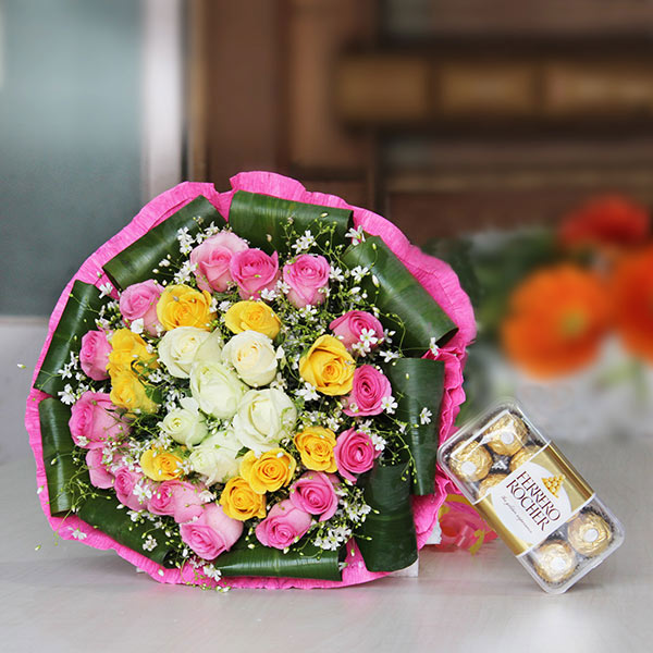 Send Joyous Roses Bouquet with Chocolate Box Online