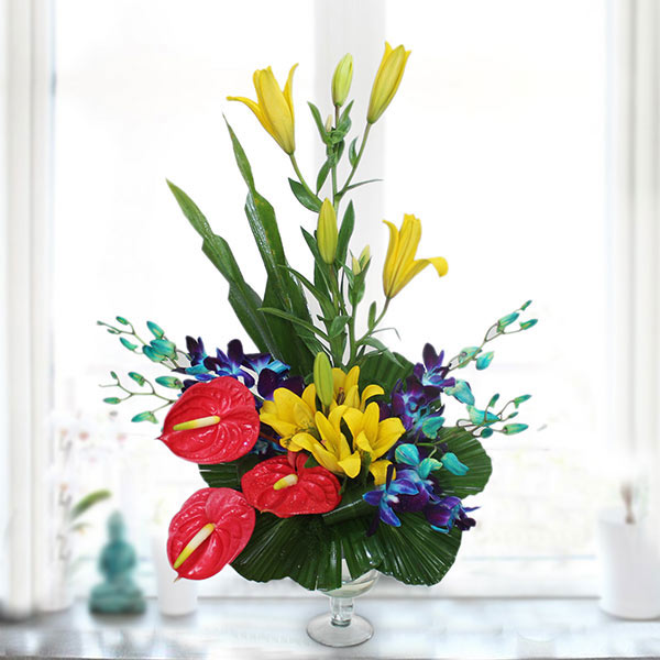 Send Special Flowers in Glass Vase Online