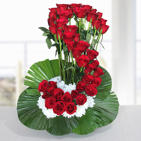 Send Heavenly Red Rose Arrangement Online