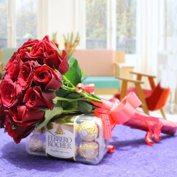 Send Rosy Bunch with Chocolates Online