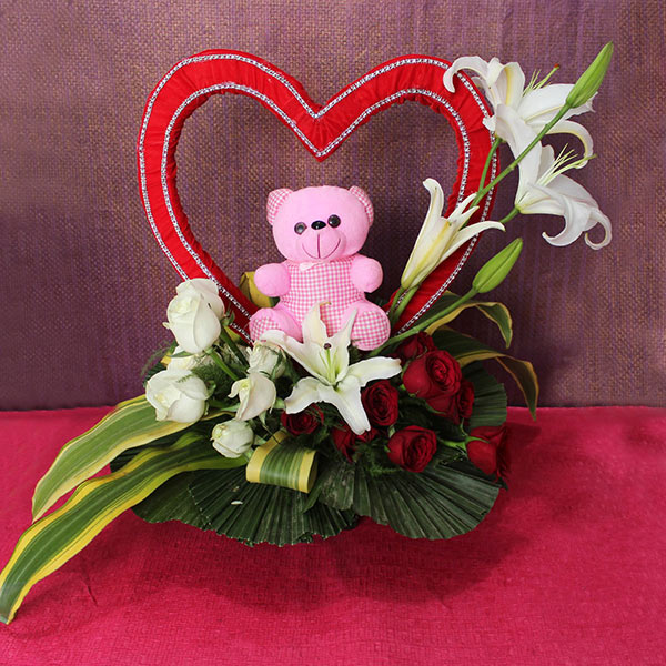 Send Romantic Mixed Flowers Basket Online