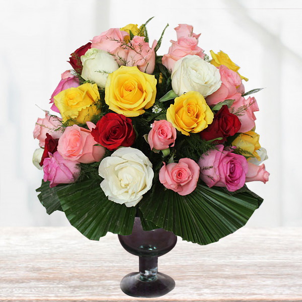 Send Colorful n Beautiful Mixed Roses in Glass Vase Online