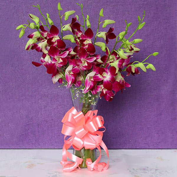 Send Purple Orchids Bunch with Glass Vase Online