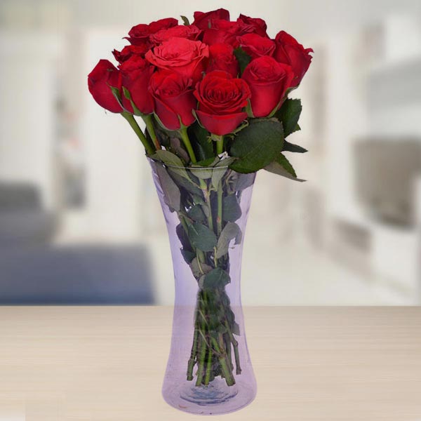 Send Regal Roses Glass Vase Arrangement Online