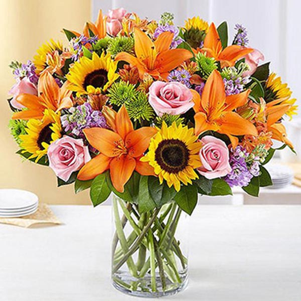 Send Vibrant Bunch Of Flowers In Glass Vase Online