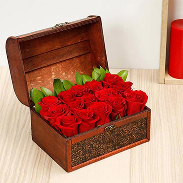 Send Treasured Roses Online