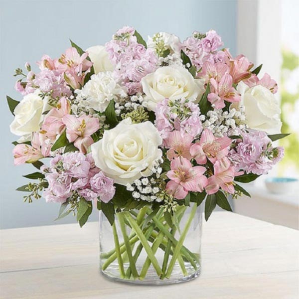 Send Exotic Flowers in Clear Glass Vase Online