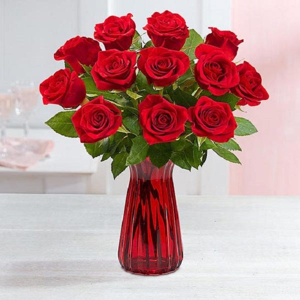 Send 12 Red Roses with Red Vase Online