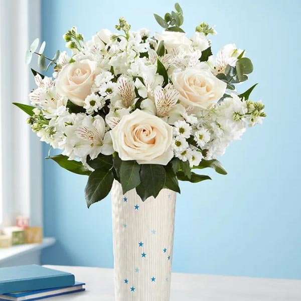 Send Decent White Flowers in Vase Online