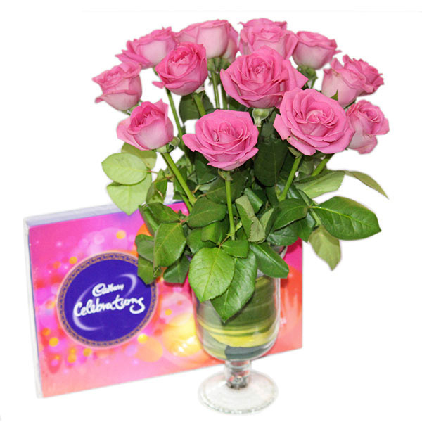 Send Pink Rose Glass Vase with Chocolate Combo Online