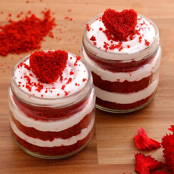 Send Alluring Red Velvet Jar Cake Online