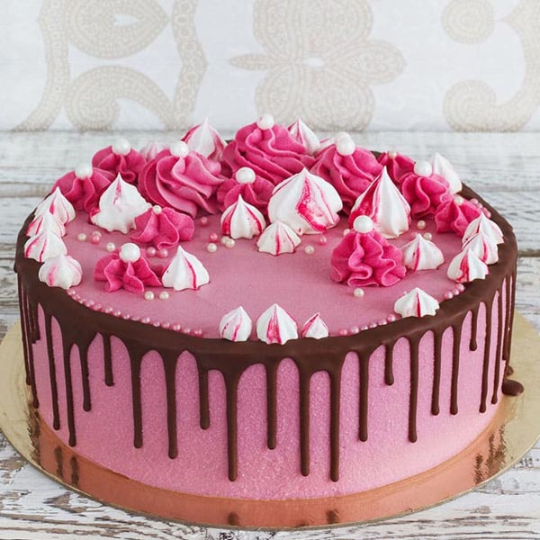 Send Chocolate Drip Strawberry Flavour Cake Online