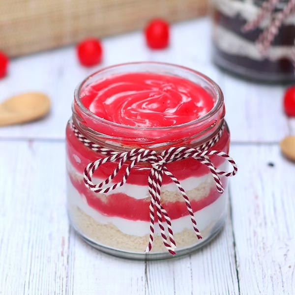 Send Creamy Strawberry Jar Cake  Online