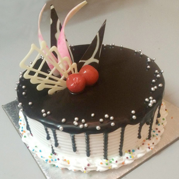 Send Delectable Chocolate Cake Online