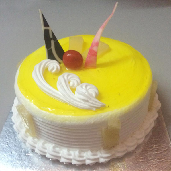 Send Delectable Pineapple Cake Online