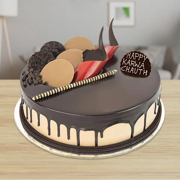 Send Delightful Chocolate Karwachauth Cake Online