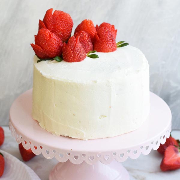 Send Fresh Strawberry Topped Vanilla Cake Online