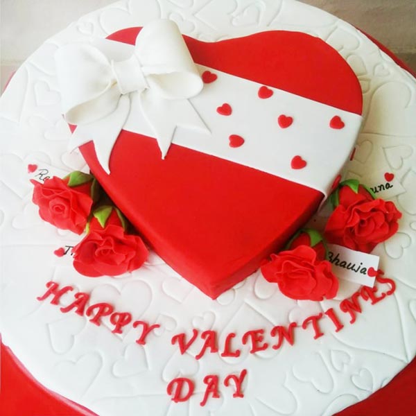 Send Heart Shaped Designer Cake for Valentine Online