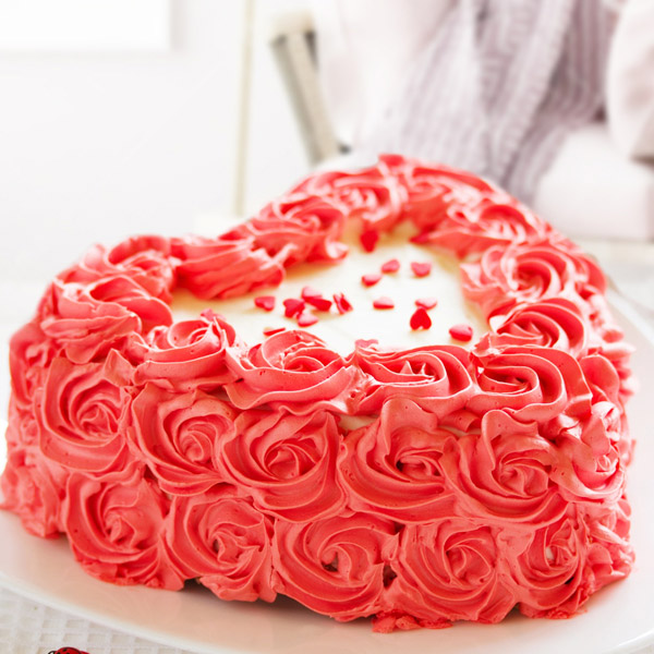 Send Hearty Rose Designer Vanilla Cake Online