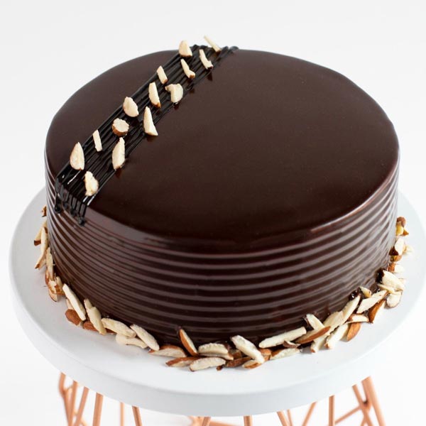 Send Luscious Chocolate Cake Online