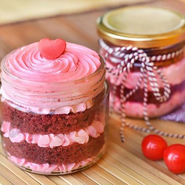 Send Red Velvet Strawberry Jar Cake  Online