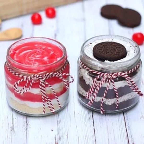 Send Strawberry N Oreo Jar Cake  Online